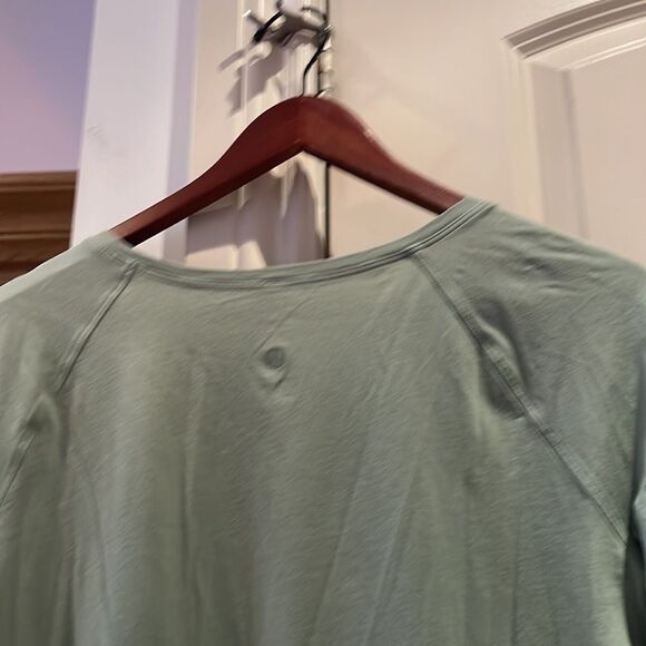 ?Lululemon 6 long sleeve knit pull over - Picture 6 of 8